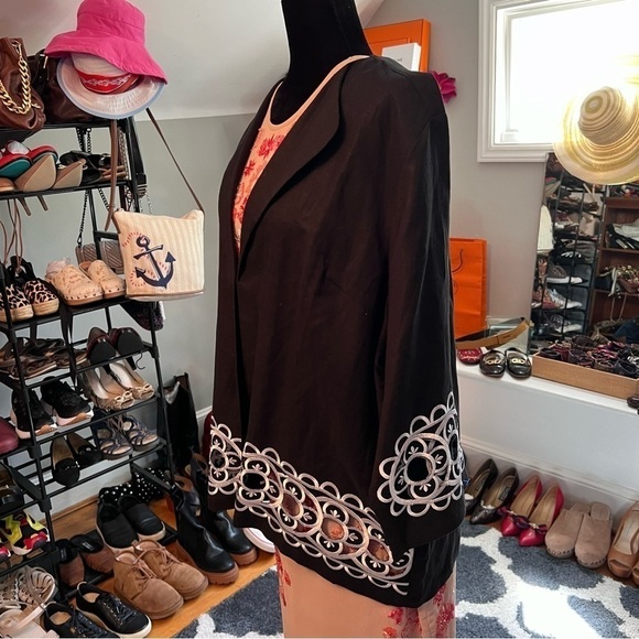 BOB MACKIE Floral Embroidered Cut-Out Linen Jacket - Picture 5 of 8